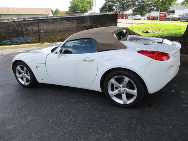 Photo of 2008 Pure (Summit White) Pontiac Solstice