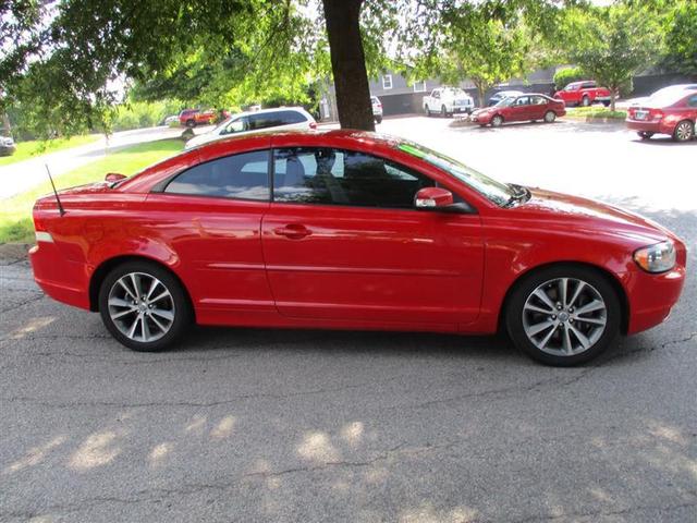 Photo of 2010 Passion Red Volvo C70