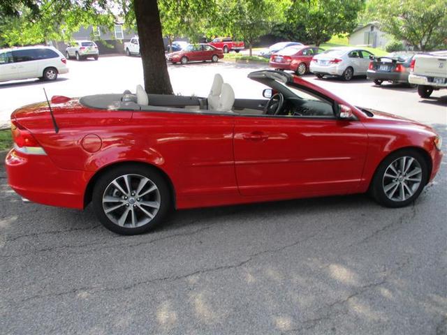 Photo of 2010 Passion Red Volvo C70