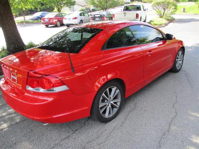 Photo of 2010 Passion Red Volvo C70