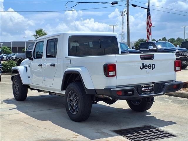 Photo of 2025 Bright White Clearcoat Jeep Gladiator