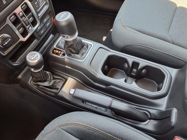 Photo of 2025 Bright White Clearcoat Jeep Gladiator