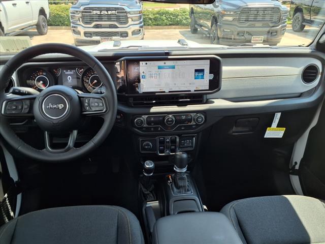 Photo of 2025 Bright White Clearcoat Jeep Gladiator