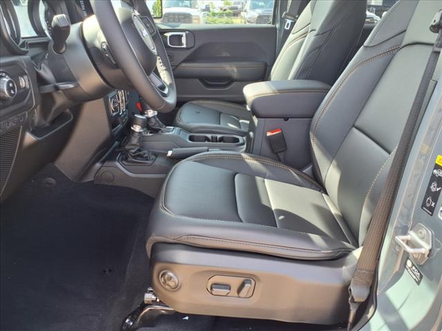 Photo of 2025 Anvil Clearcoat Jeep Gladiator