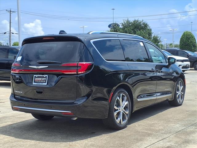 Photo of 2026 Diamond Black Chrysler Pacifica