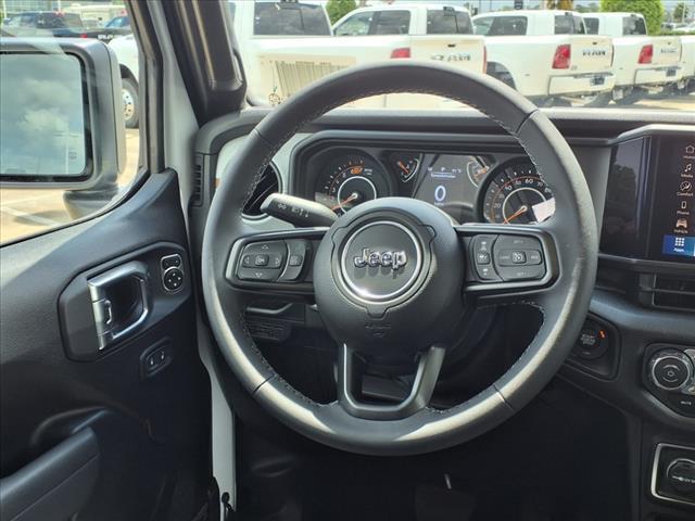 Photo of 2025 Bright White Clearcoat Jeep Wrangler