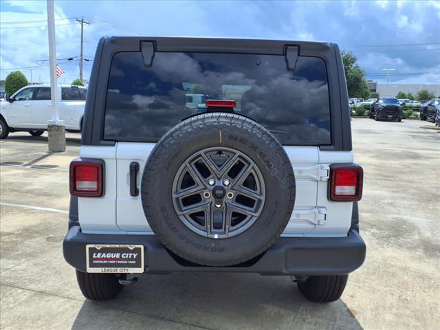 Photo of 2025 Bright White Clearcoat Jeep Wrangler