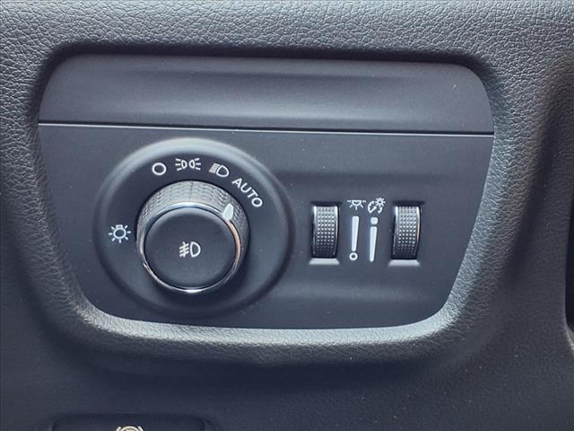 Photo of 2025 Metallic Jeep Grand Cherokee