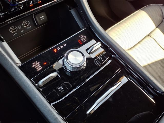 Photo of 2025 Metallic Jeep Grand Cherokee