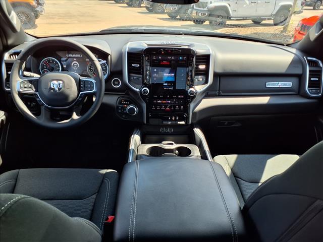 Photo of 2025 Diamond Black Crystal Pearlcoat RAM 1500