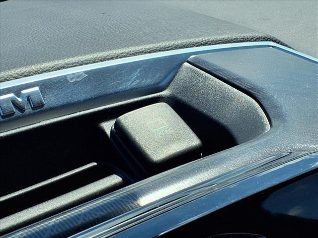 Photo of 2025 Diamond Black Crystal Pearlcoat RAM 1500