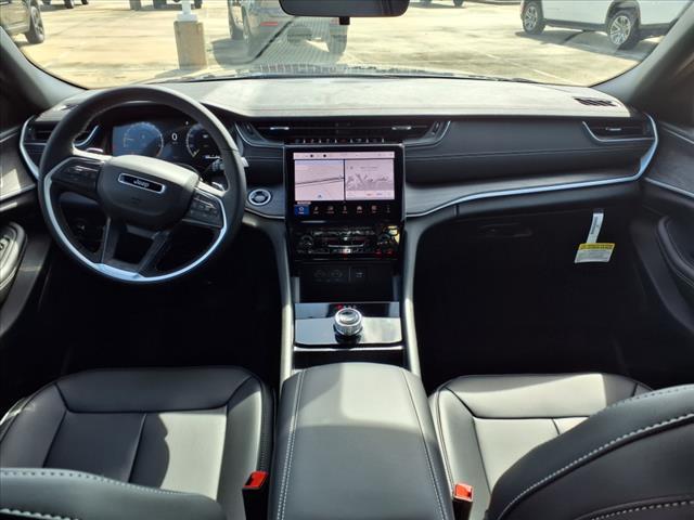 Photo of 2025 Metallic Jeep Grand Cherokee L