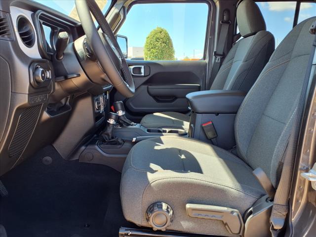 Photo of 2025 Granite Crystal Clearcoat Metallic Jeep Wrangler