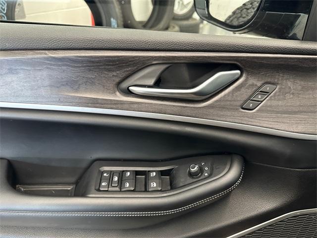 Photo of 2022 Velvet Red Pearlcoat Jeep Grand Cherokee L