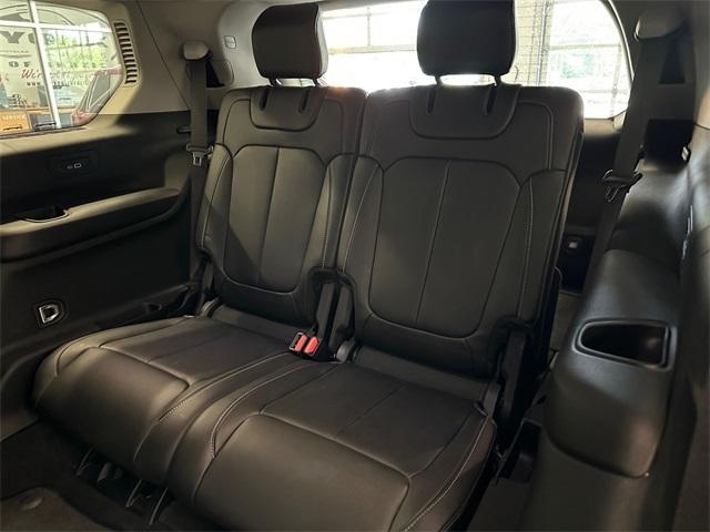 Photo of 2022 Velvet Red Pearlcoat Jeep Grand Cherokee L