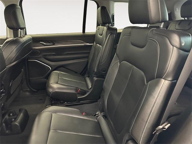 Photo of 2022 Velvet Red Pearlcoat Jeep Grand Cherokee L