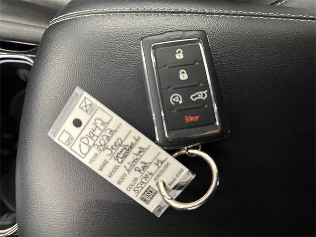 Photo of 2022 Velvet Red Pearlcoat Jeep Grand Cherokee L