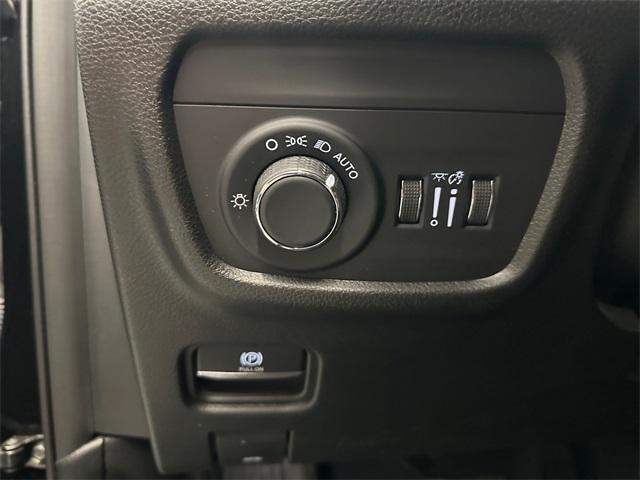 Photo of 2022 Diamond Black Jeep Grand Cherokee L