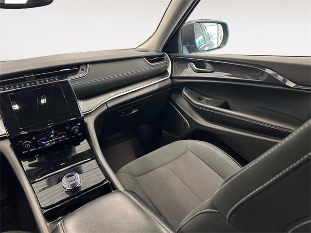 Photo of 2022 Diamond Black Jeep Grand Cherokee L