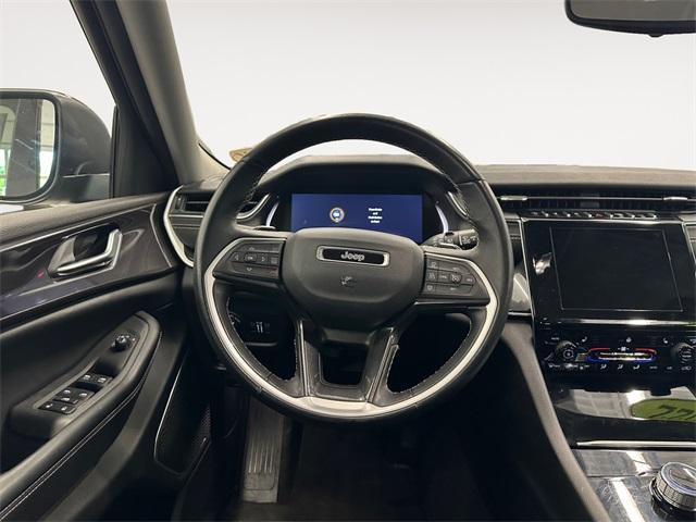 Photo of 2022 Diamond Black Jeep Grand Cherokee L