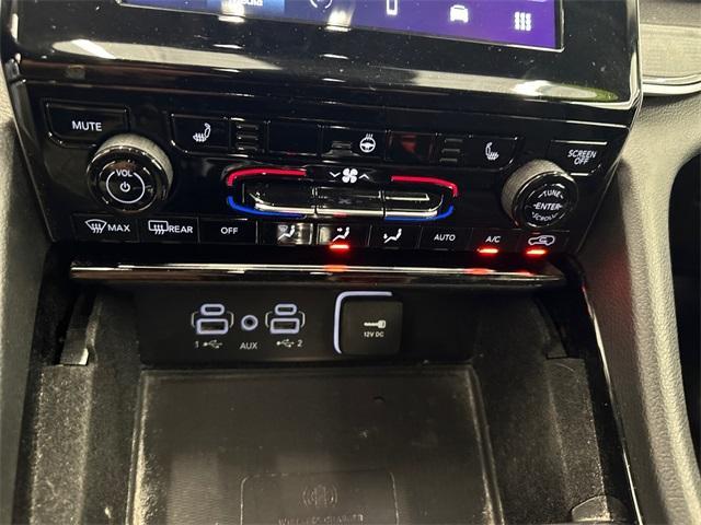 Photo of 2022 Diamond Black Jeep Grand Cherokee L