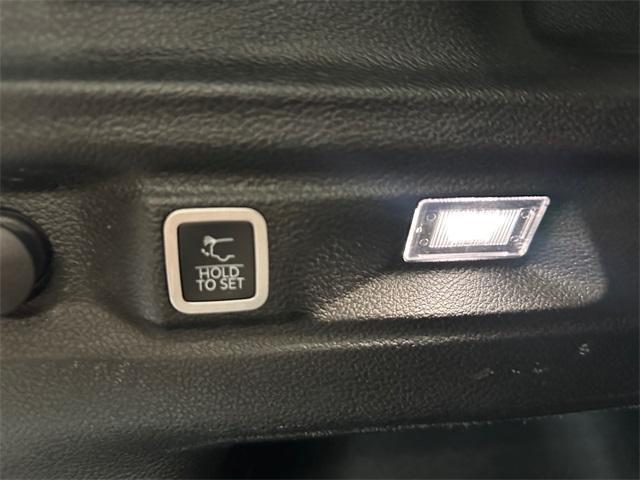 Photo of 2022 Diamond Black Jeep Grand Cherokee L