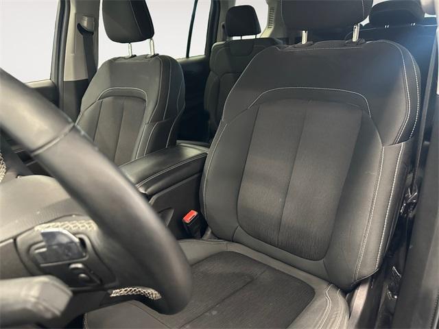 Photo of 2022 Diamond Black Jeep Grand Cherokee L