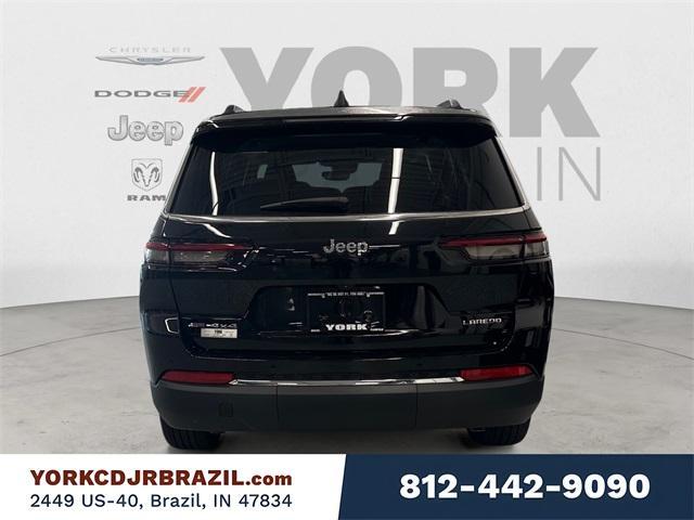 Photo of 2022 Diamond Black Jeep Grand Cherokee L