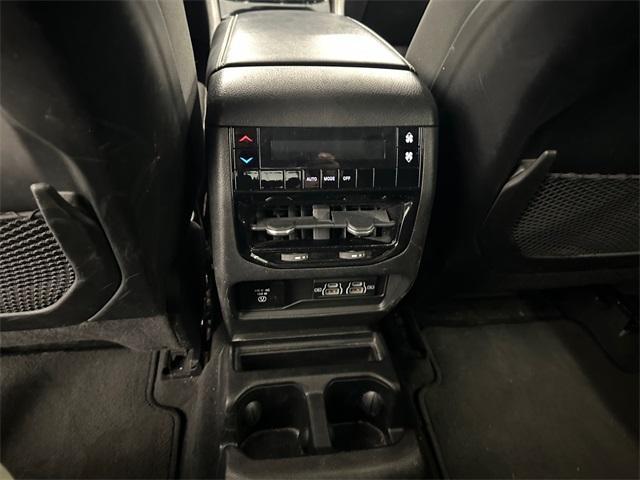 Photo of 2022 Diamond Black Jeep Grand Cherokee L