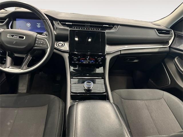 Photo of 2022 Diamond Black Jeep Grand Cherokee L