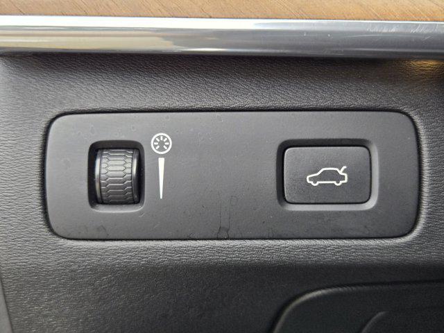 Photo of 2020 Pebble Gray Metallic Volvo XC90