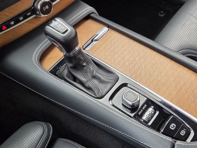 Photo of 2020 Pebble Gray Metallic Volvo XC90