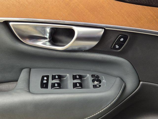 Photo of 2020 Pebble Gray Metallic Volvo XC90