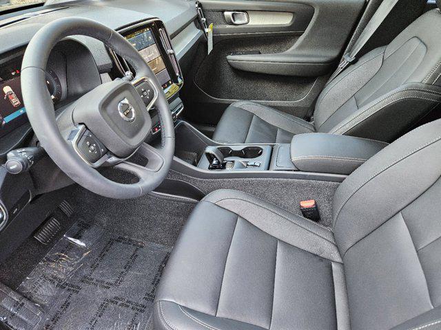 Photo of 2025 Onyx Black Metallic Volvo XC40
