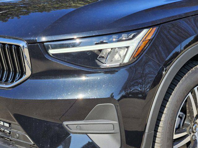 Photo of 2025 Onyx Black Metallic Volvo XC40