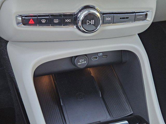 Photo of 2025 Crystal White Pearl Volvo XC40