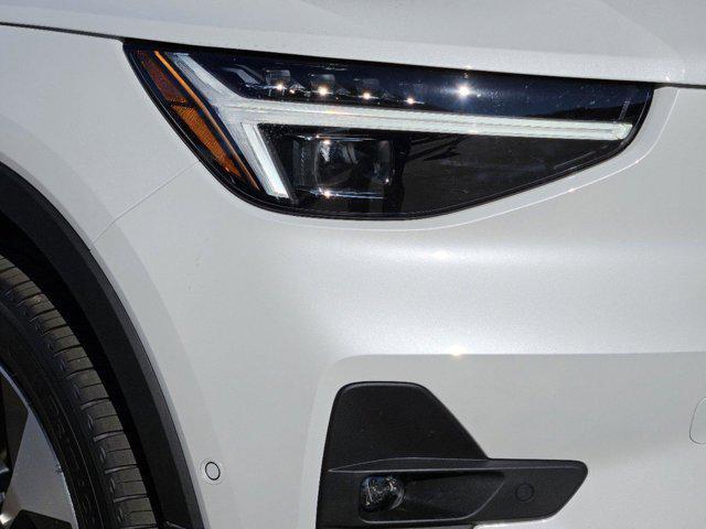 Photo of 2025 Crystal White Pearl Volvo XC40