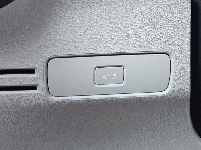 Photo of 2025 Crystal White Pearl Volvo XC40