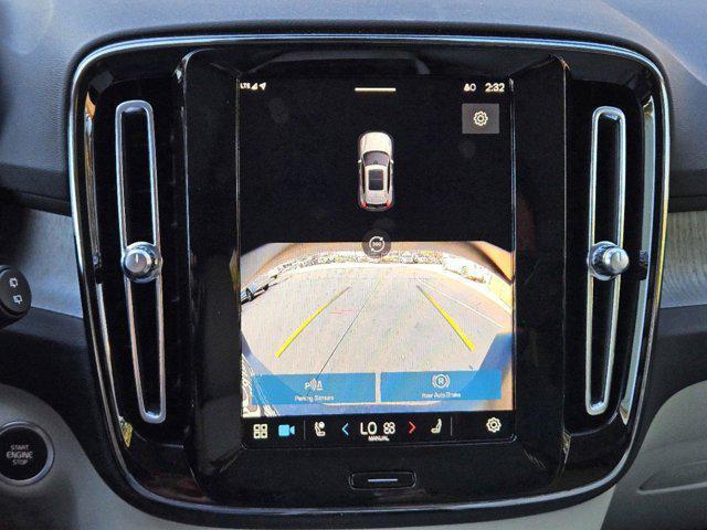 Photo of 2025 Crystal White Pearl Volvo XC40