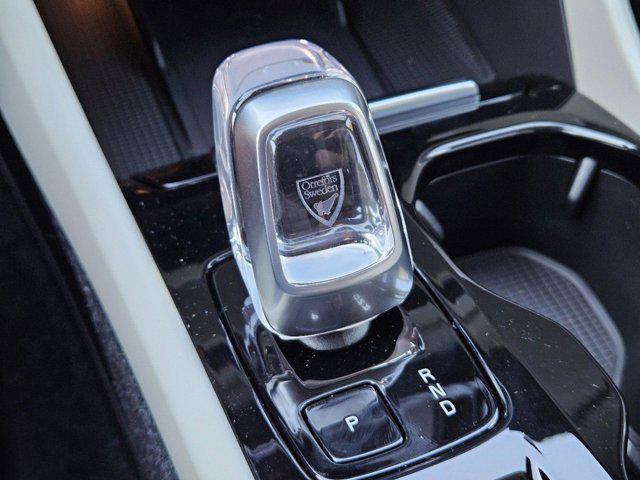 Photo of 2025 Crystal White Pearl Volvo XC40