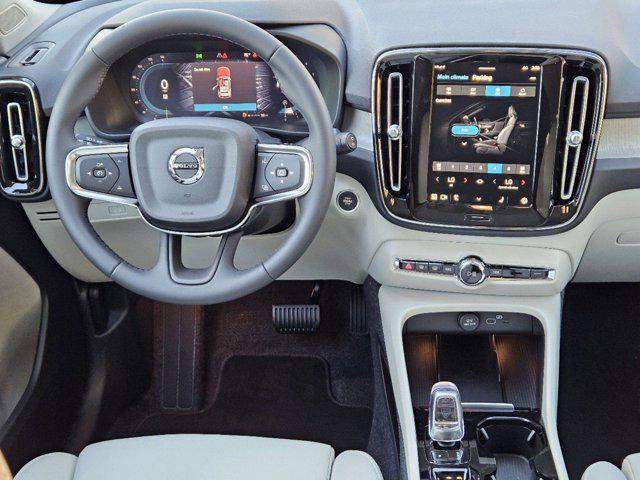 Photo of 2025 Crystal White Pearl Volvo XC40