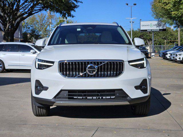 Photo of 2025 Crystal White Pearl Volvo XC40