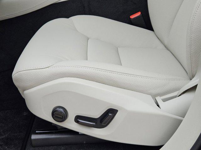 Photo of 2025 Onyx Black Metallic Volvo XC90