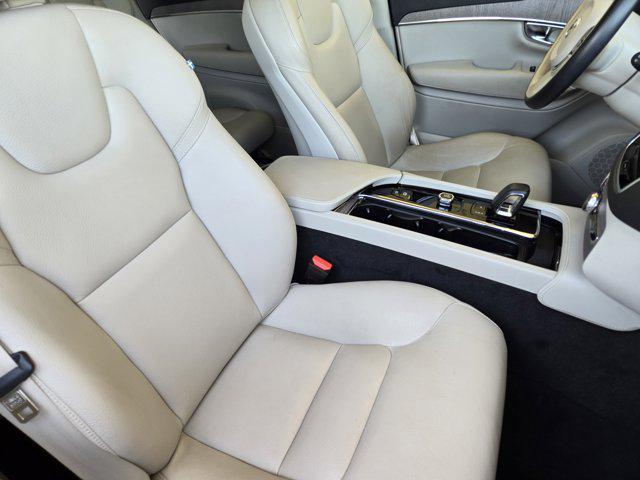 Photo of 2023 Denim Blue Metallic Volvo XC90