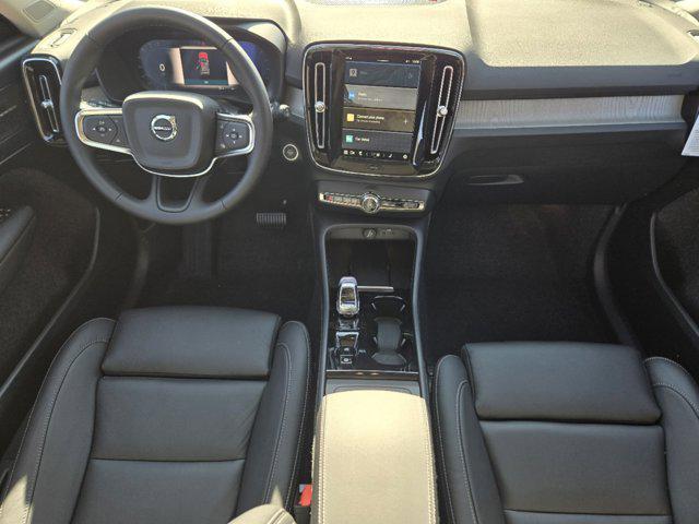 Photo of 2025 Sand Dune Metallic Volvo XC40