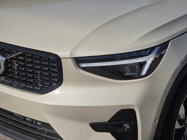Photo of 2025 Sand Dune Metallic Volvo XC40