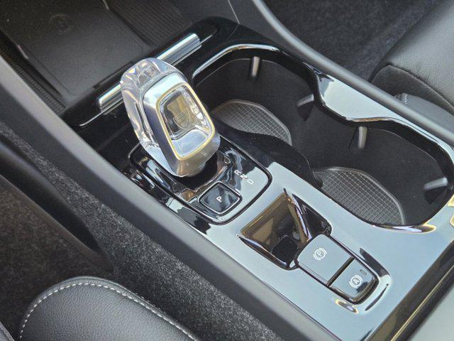 Photo of 2025 Sand Dune Metallic Volvo XC40