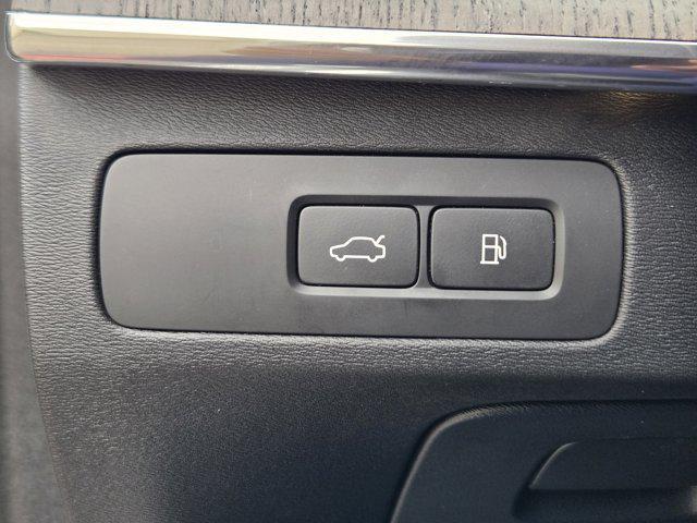 Photo of 2023 Crystal White Metallic Volvo XC90 Recharge Plug-In Hybrid