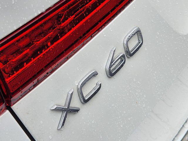 Photo of 2022 Crystal White Metallic Volvo XC60