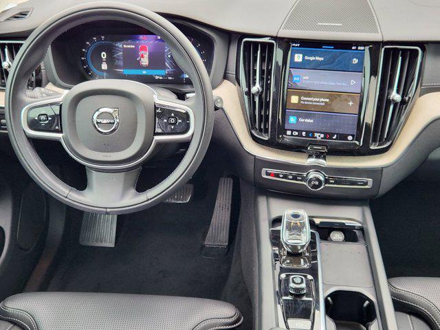 Photo of 2022 Crystal White Metallic Volvo XC60